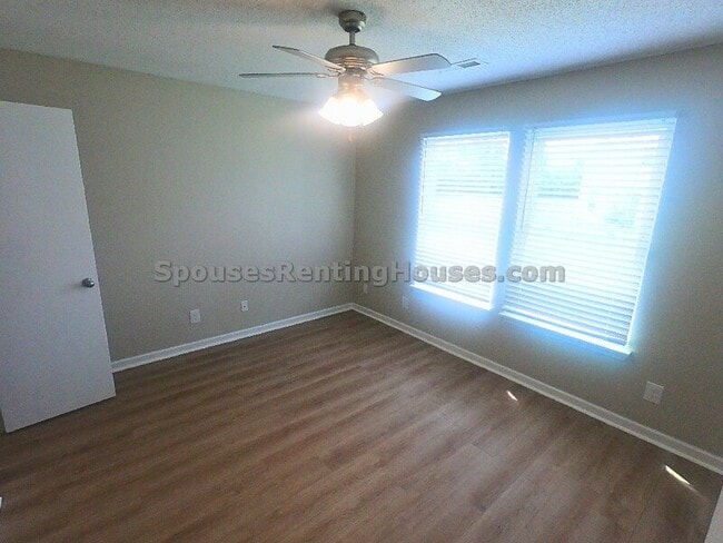Building Photo - 6639 W Stanhope Dr