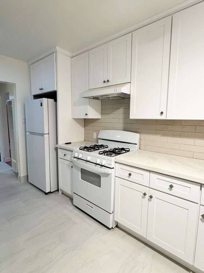 Building Photo - Charming 3-Bedroom Front Home only in Norwalk
