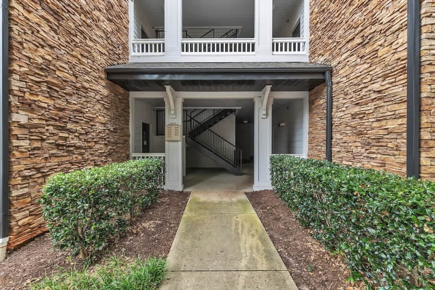 Building Photo - 8238 Hydon Dawn Ln