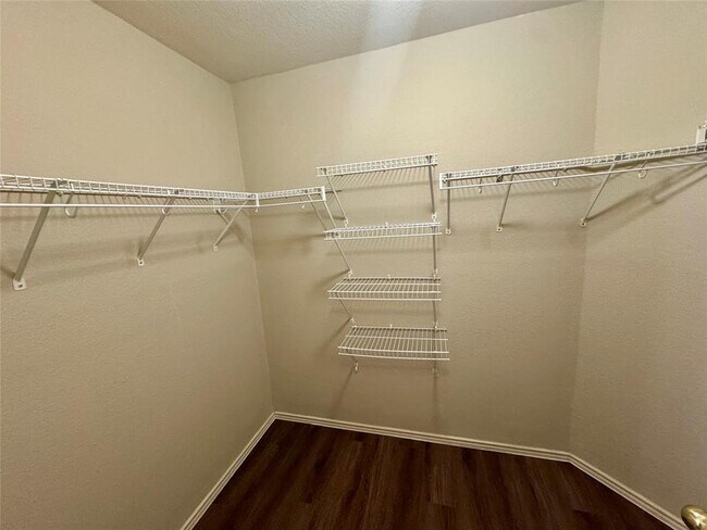 Building Photo - 664 Hogan