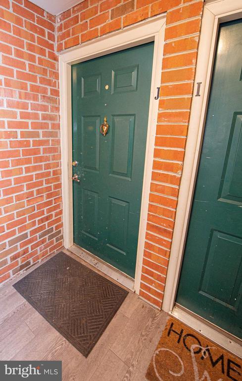 Building Photo - 804 College Ln