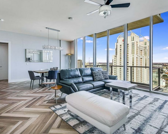 Building Photo - 610 E Market St