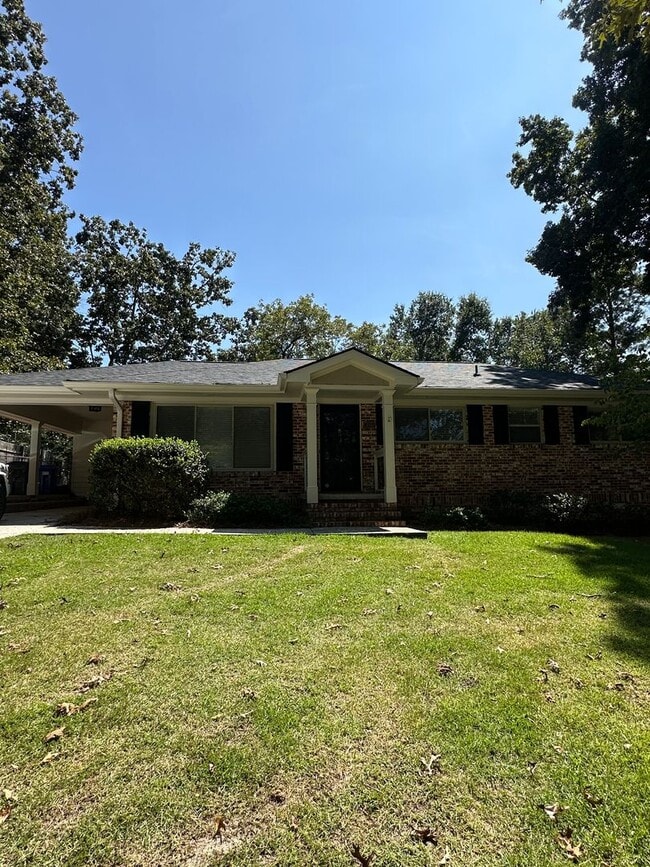 Building Photo - 3 Bedroom Home in the Heart of Gainesville!