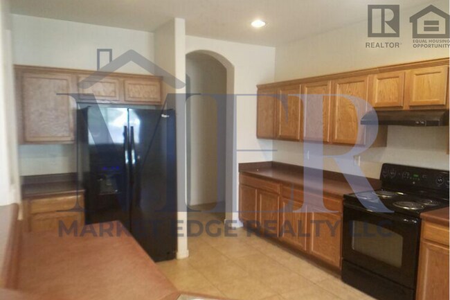 Building Photo - 4Bed/2.5Bath House at Litchfield/Greenway!...