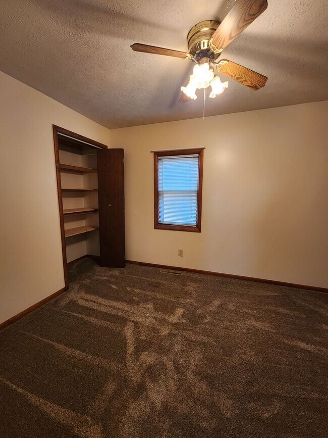 Building Photo - Lovely 3BD/1BA Home in Council Bluffs