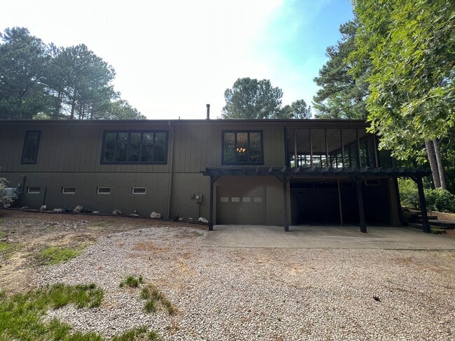 Building Photo - 3005 Hickory Tree Pl