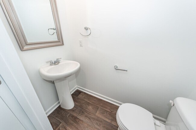 Building Photo - 3 Bedroom, 2.5 Bathroom Townhome in Cane Bay - Summerville