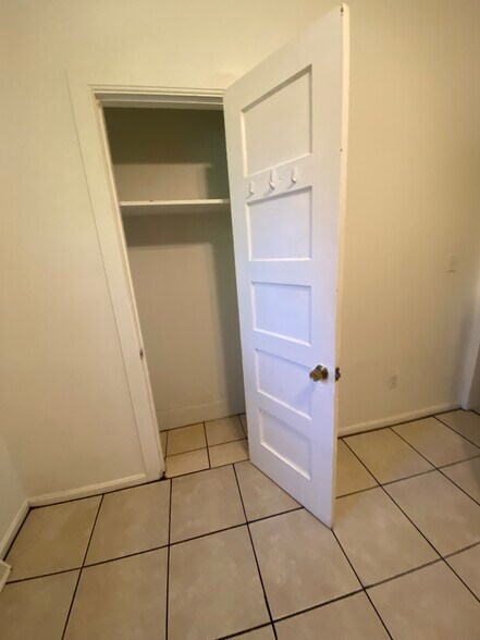 Building Photo - 514 Ivy St