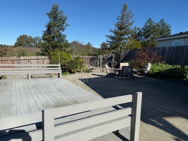 Building Photo - Great Single Level Home in the Country ~ West Petaluma ~ 2bd/2ba with Large Bonus Room