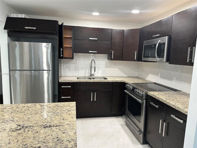 Building Photo - 7051 Environ Blvd