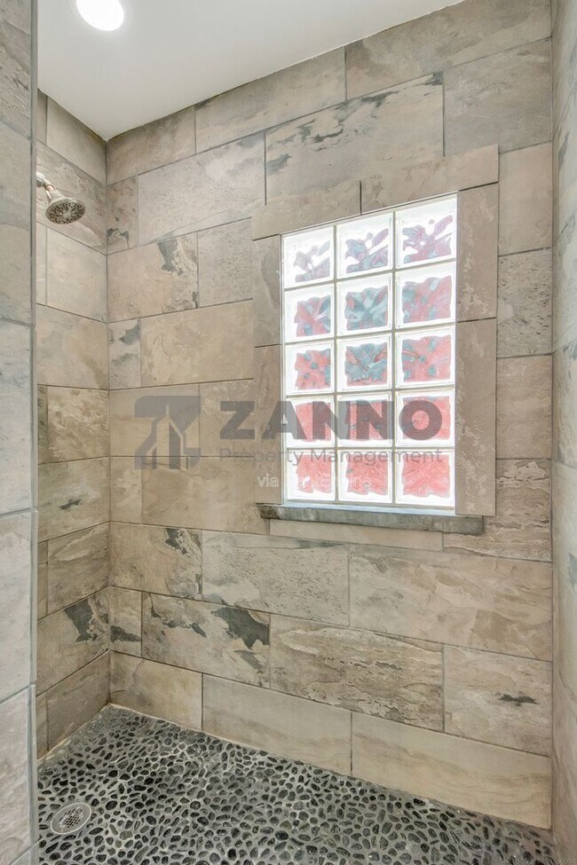 Building Photo - 19 Arnold St