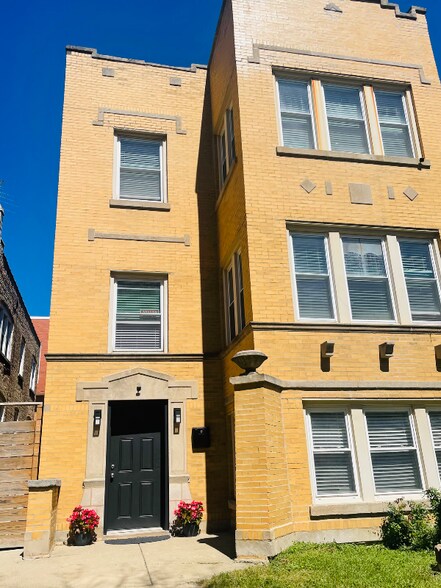 Primary Photo - 3740 W Eastwood Ave