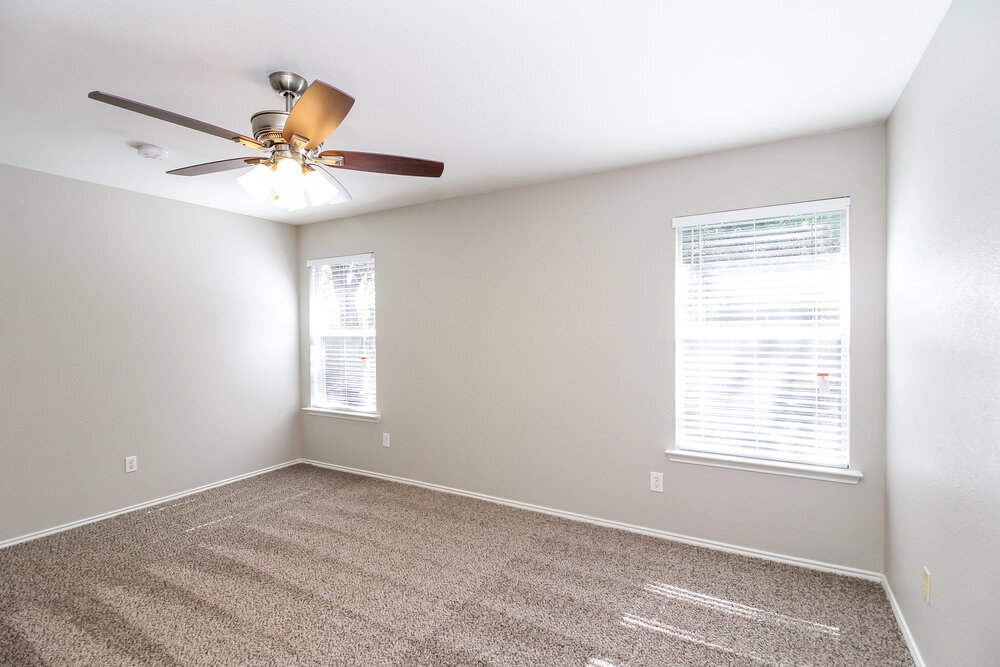 Building Photo - 1124 Sandalwood Dr