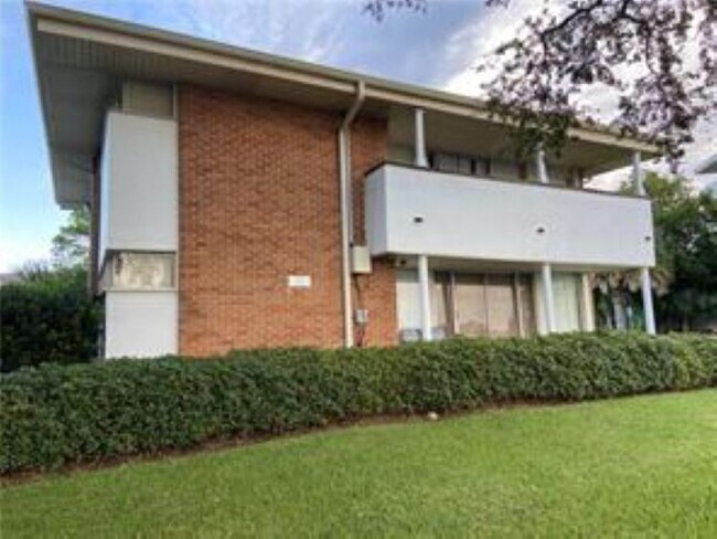 Building Photo - 247 Opal St