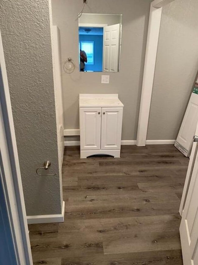 Building Photo - 1 Bedroom House in Country $650/Month