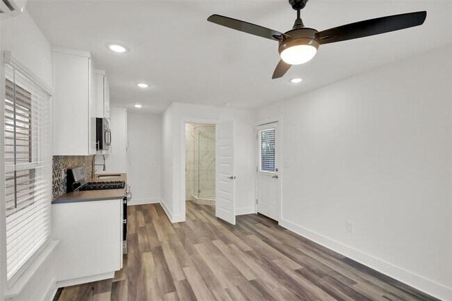 Building Photo - 2101 Benwick Cir