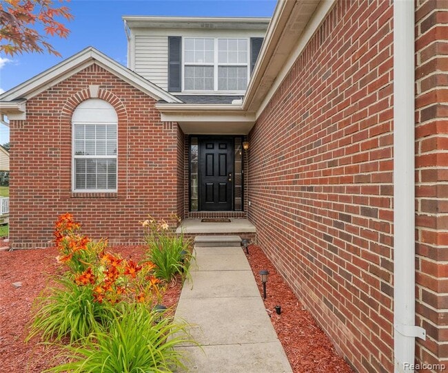 Building Photo - 5864 Willow Ridge Dr