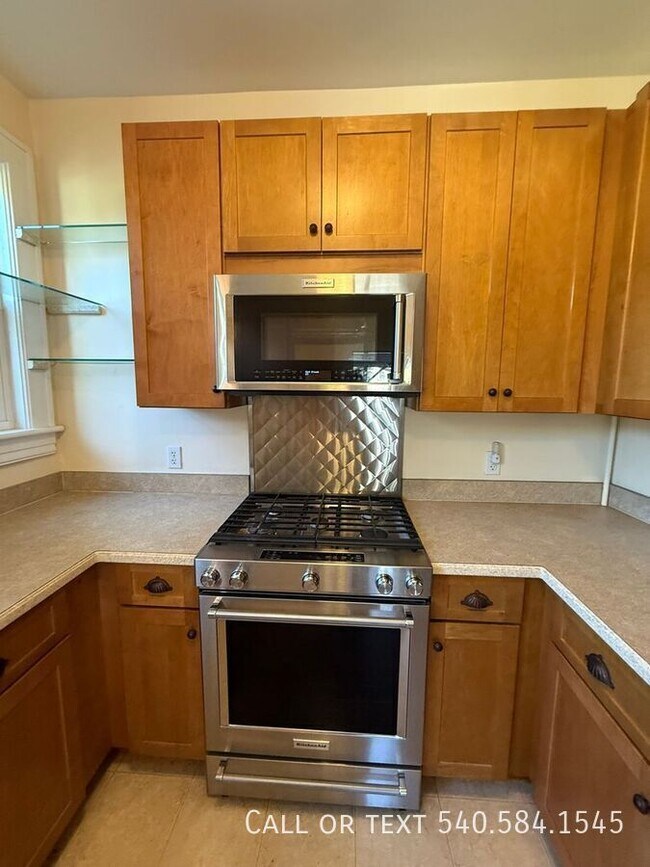 Building Photo - 1901 Avon Rd SW