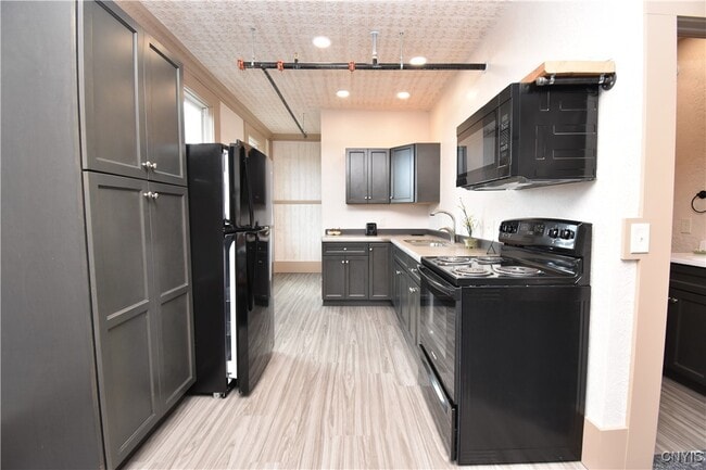 Building Photo - 152 Court 5 Ct