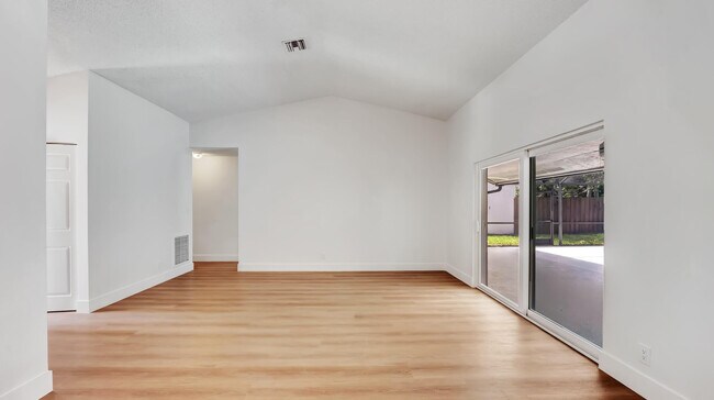 Building Photo - 20977 Country Creek Dr