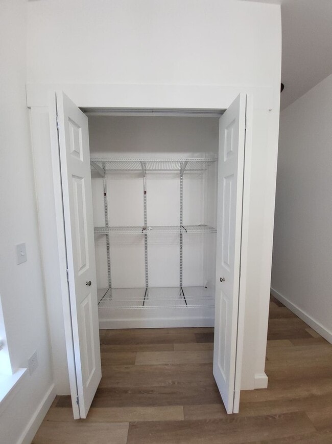 Building Photo - 683 Bryden Ave