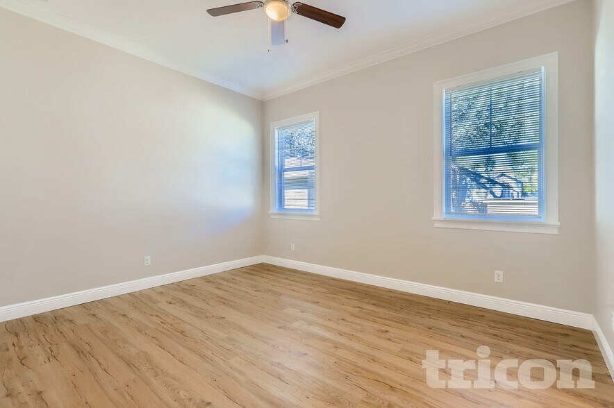 Building Photo - 7703 N Huntley Ave