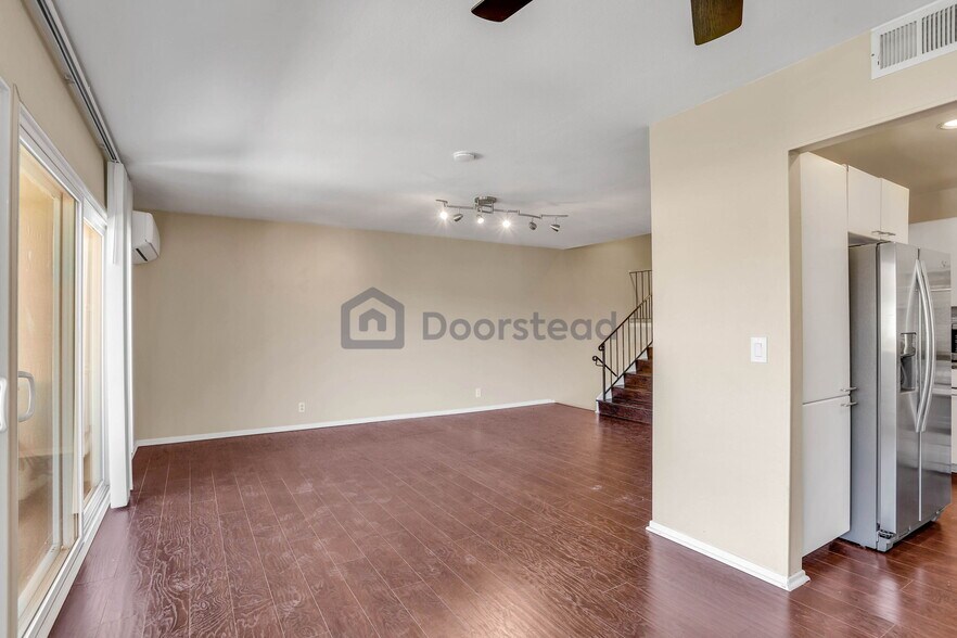 Building Photo - 2317 Eastbluff Dr