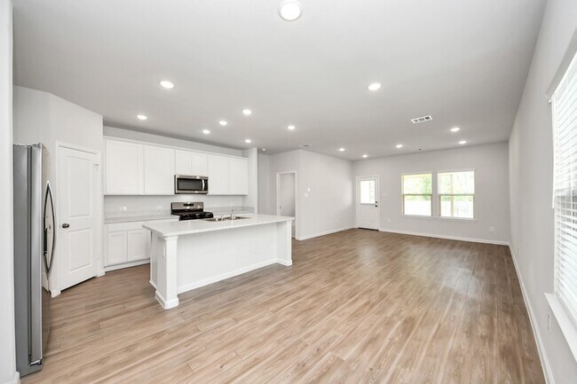 Building Photo - 16489 Moss Ln