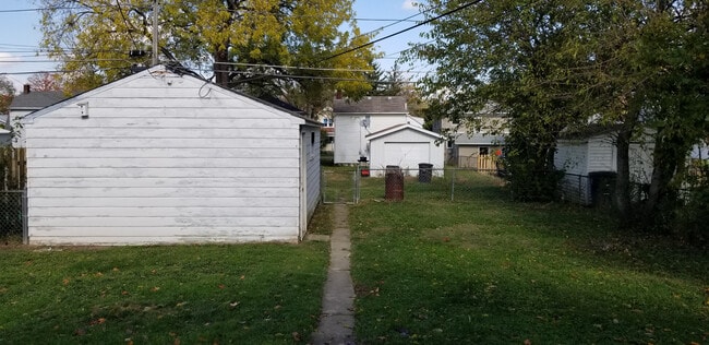 Building Photo - 2 Bedroom Ranch