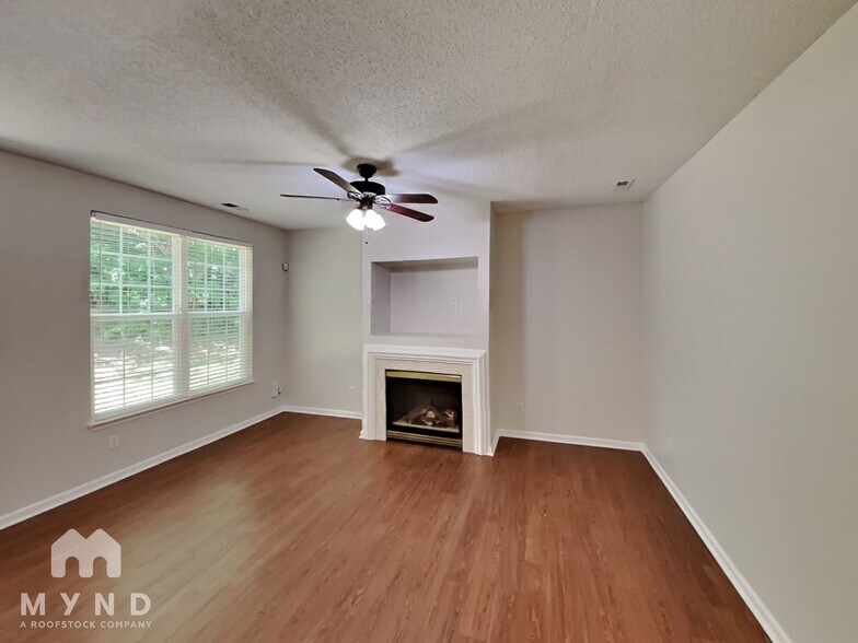 Building Photo - 6027 Briggs Dr