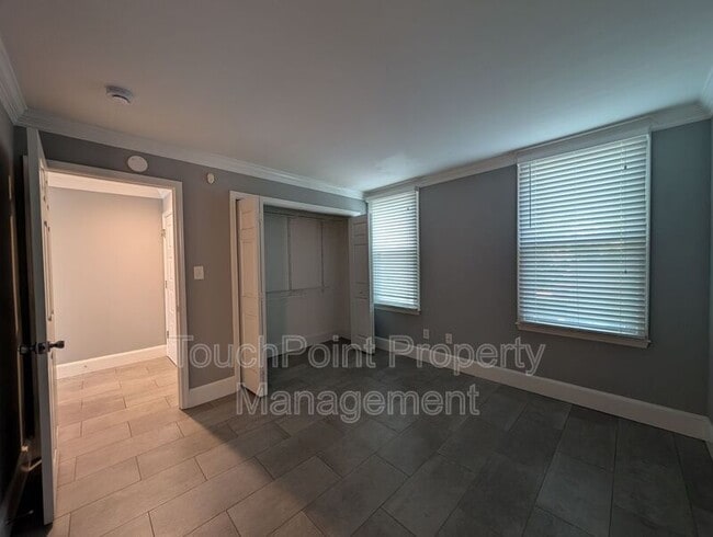 Building Photo - 306 S Cedar St