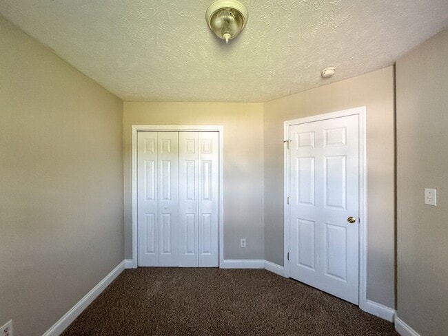 Building Photo - 274 Sanford Ct