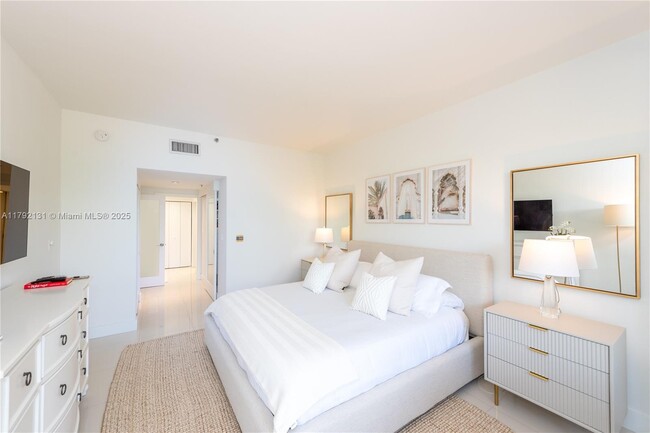 Building Photo - 251 Crandon Blvd
