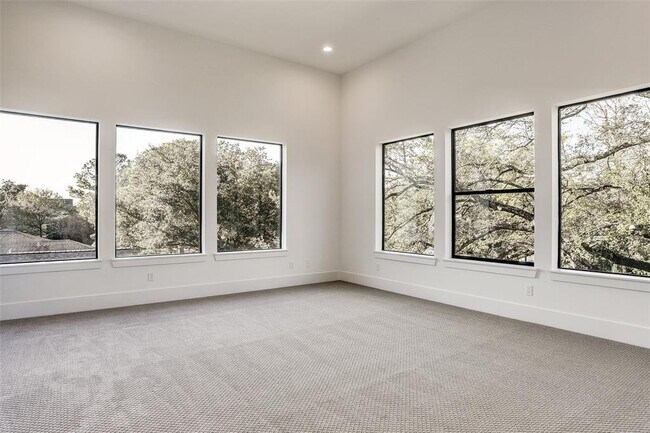 Building Photo - 3021 Maroneal St
