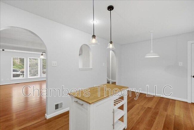 Building Photo - 2988 Borge St