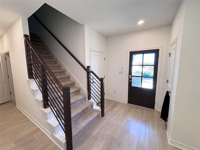 Building Photo - 562 Papaya Dr