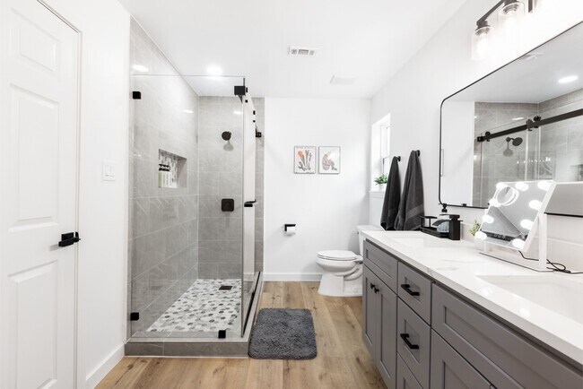 Building Photo - 15126 Forest Lodge Dr