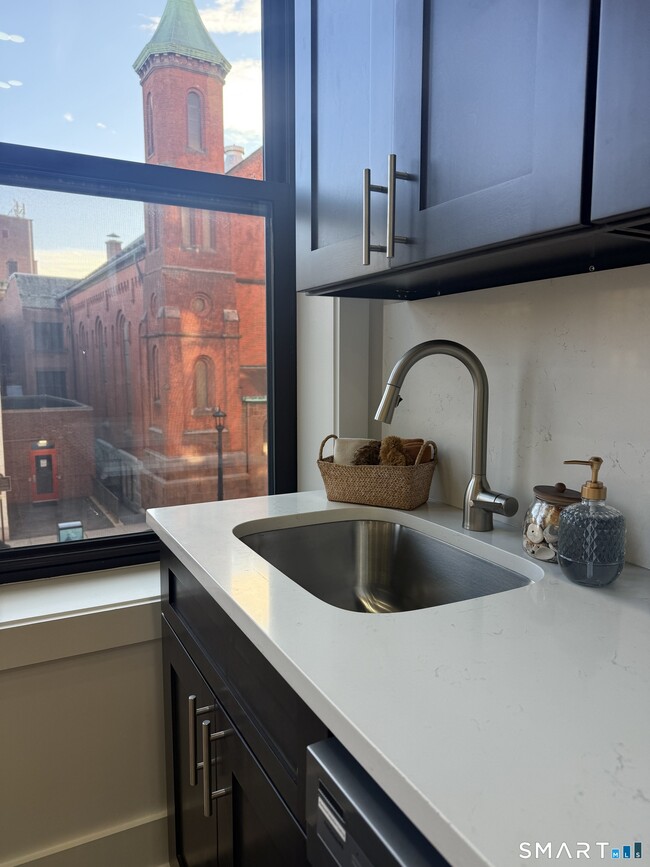 Building Photo - 253 State St