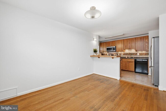 Building Photo - 3908 Braddock Rd