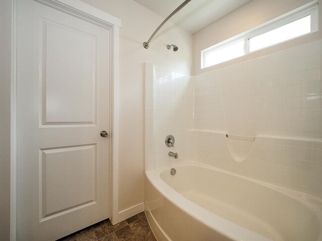 Building Photo - Draper Hillside Townhome