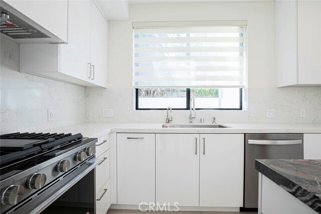Building Photo - 6426 Varna Ave