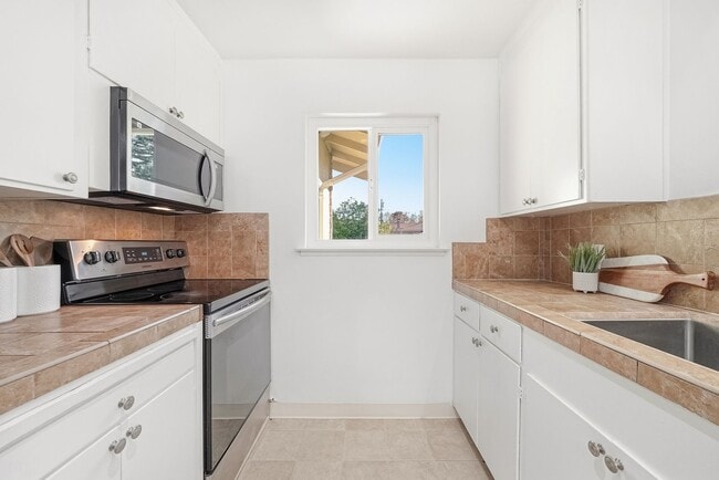 Building Photo - 3967 Bismarck Dr