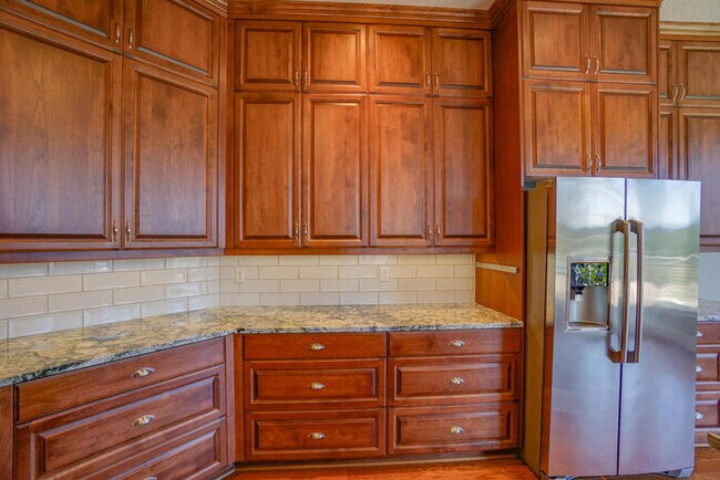 Building Photo - FOUR BEDROOM HOUSE IN LACAMAS SHORES WINTE...