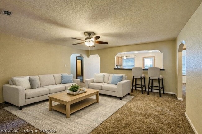 Building Photo - 400 Apple Valley Dr