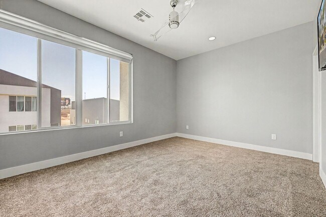 Building Photo - Modern Loft-Style Home Minutes from the Strip