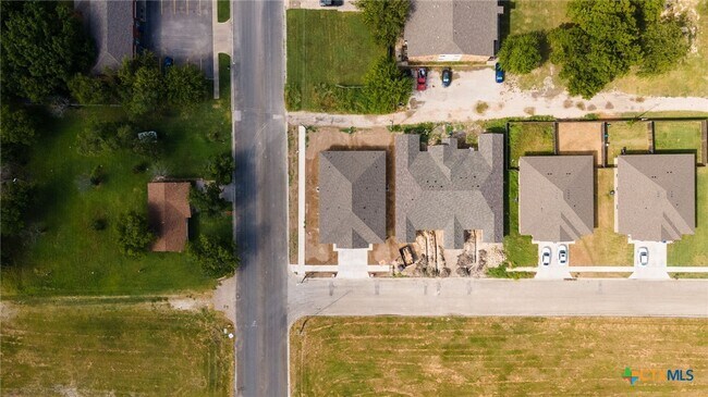 Building Photo - 414 W Avenue C