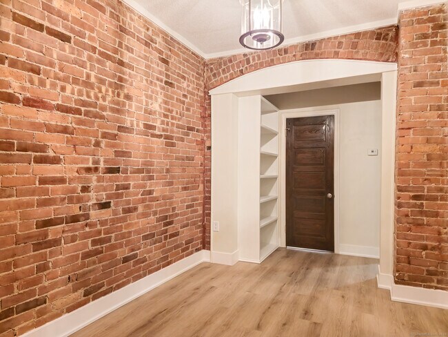 Building Photo - 2 Park Terrace