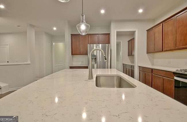 Building Photo - 504 Albertson Ave