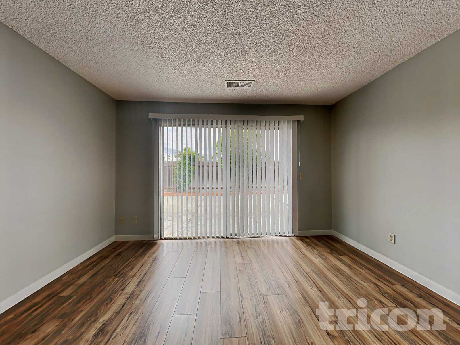 Building Photo - 1213 Essex Dr