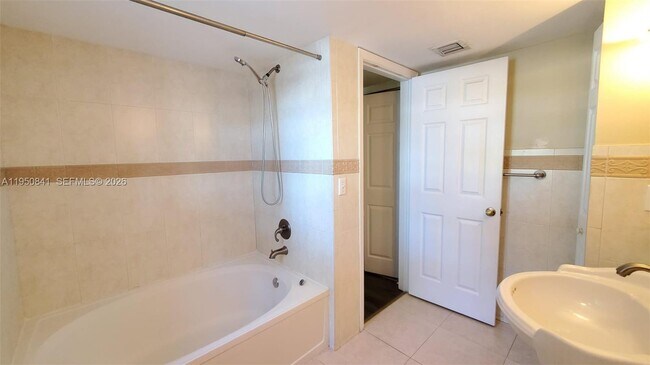 Building Photo - 577 SW 111th Ln